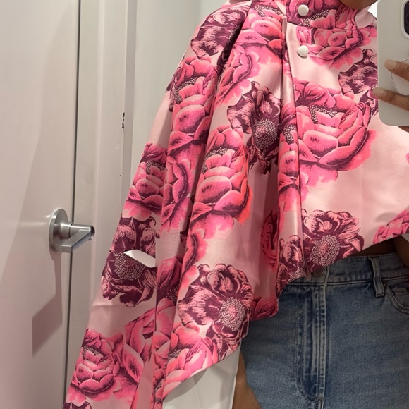 NWT Alice and Olivia Susanne Floral Jacquard High-Low Cape NWT XS - Picture 5 of 6